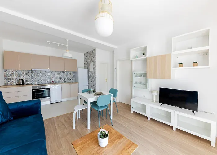 House Niko T With 6 Apartments