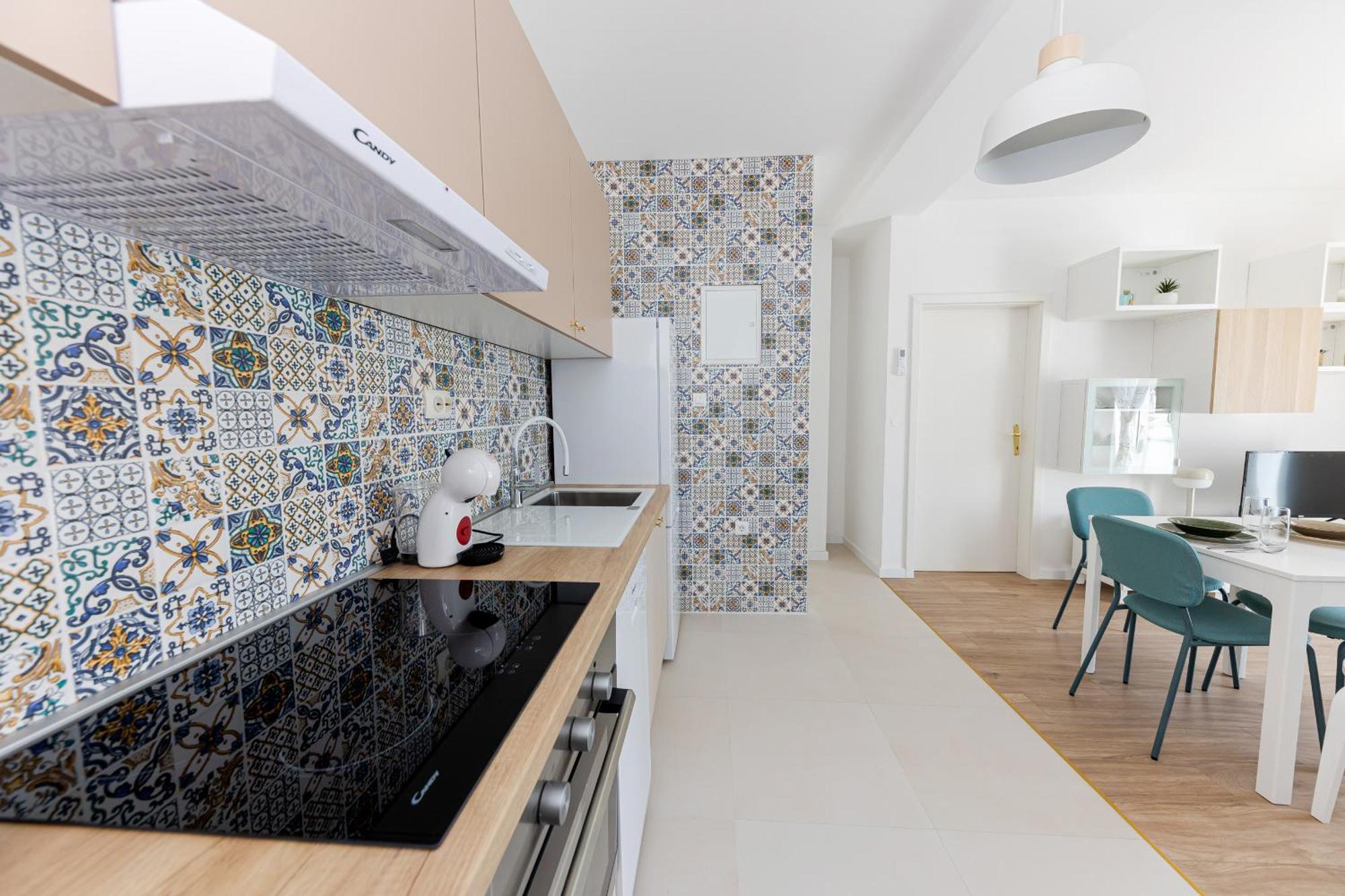 House Niko T With 6 Apartment *