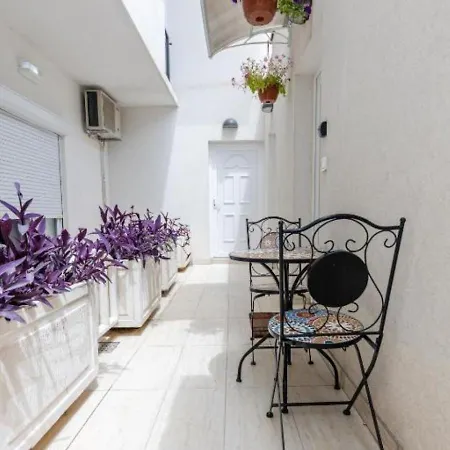 House Niko T With 6 Apartments Split Exterior photo