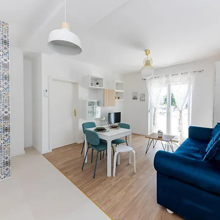 House Niko T With 6 Apartments Split Exterior photo