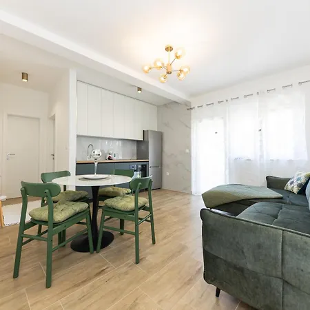 House Niko T With 6 Apartments Split Exterior photo
