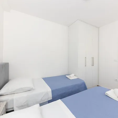 House Niko T With 6 Apartments Split Exterior photo