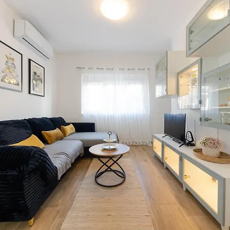 House Niko T With 6 Apartments Split Exterior photo