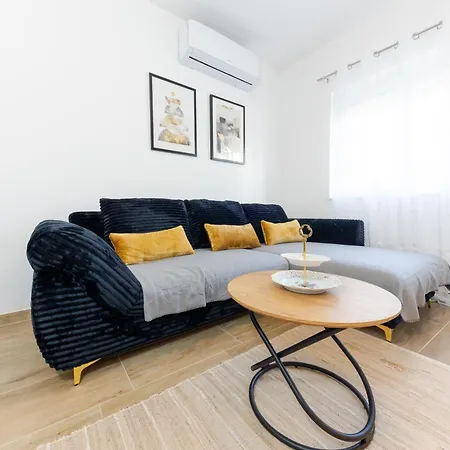 House Niko T With 6 Apartments Split Exterior photo