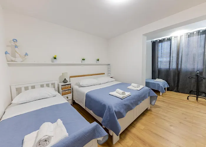 House Niko T With 6 Apartments