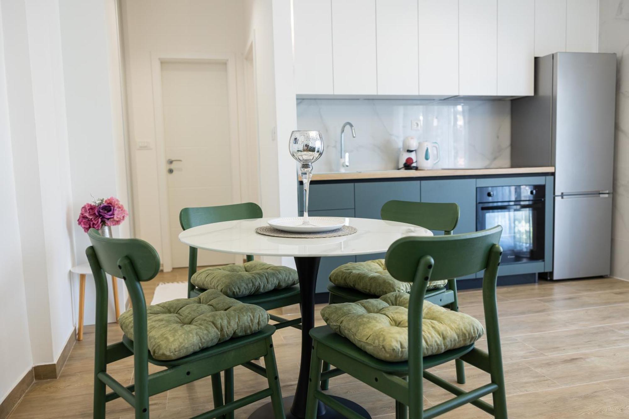 House Niko T With 6 Appartement *